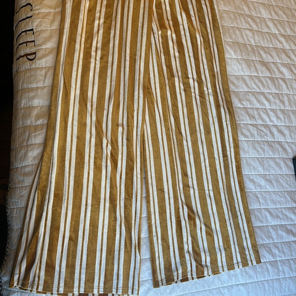 Striped jumpsuit from forever 21. Only worn once. Size medium. - Picture 2 of 3